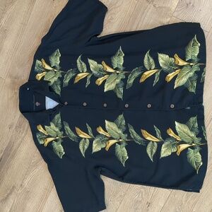 Tommy Bahama Shirt Black 100% Silk‎  Hawaiian Floral Graphic size XL